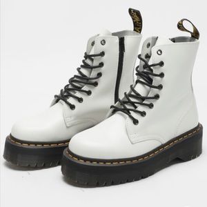 NWOT Dr. Martens white JADON SMOOTH LEATHER PLATFORM BOOTS